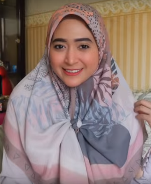 Tutorial-Hijab-Segiempat-Simpel-13